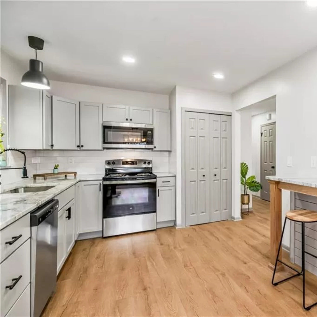 Light Oak - Luxury Vinyl Plank Flooring